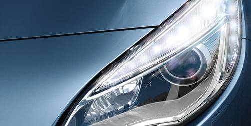 opel astra 4 ajtós modell, adaptív fényszóró, opel gombos
